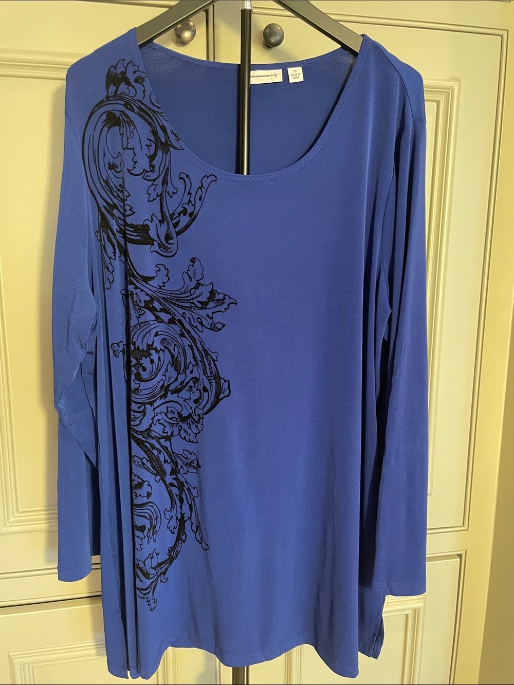 Susan Graver Long-Sleeve Scoop Neck Top with Black Scroll Print - 2XL